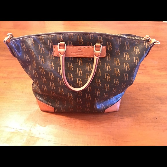Dooney & Bourke Handbags - ✨Dooney & Bourke tote purse✨